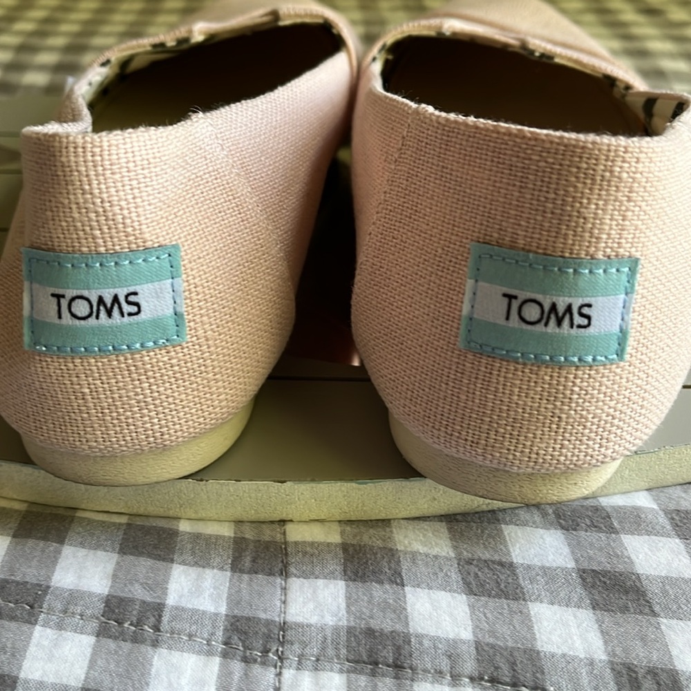 Pink TOMS - Picture 5 of 5